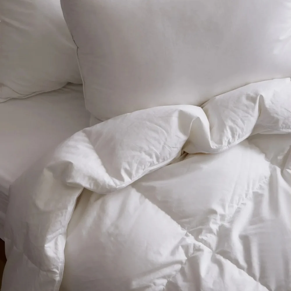 Quince Luxe White Goose Ultra Warm Down Comforter! Sz. King/ Cal King (Z81)
